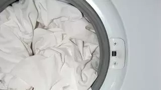 Cómo lavar un edredón en la lavadora: trucos caseros para una ropa de cama impecable
