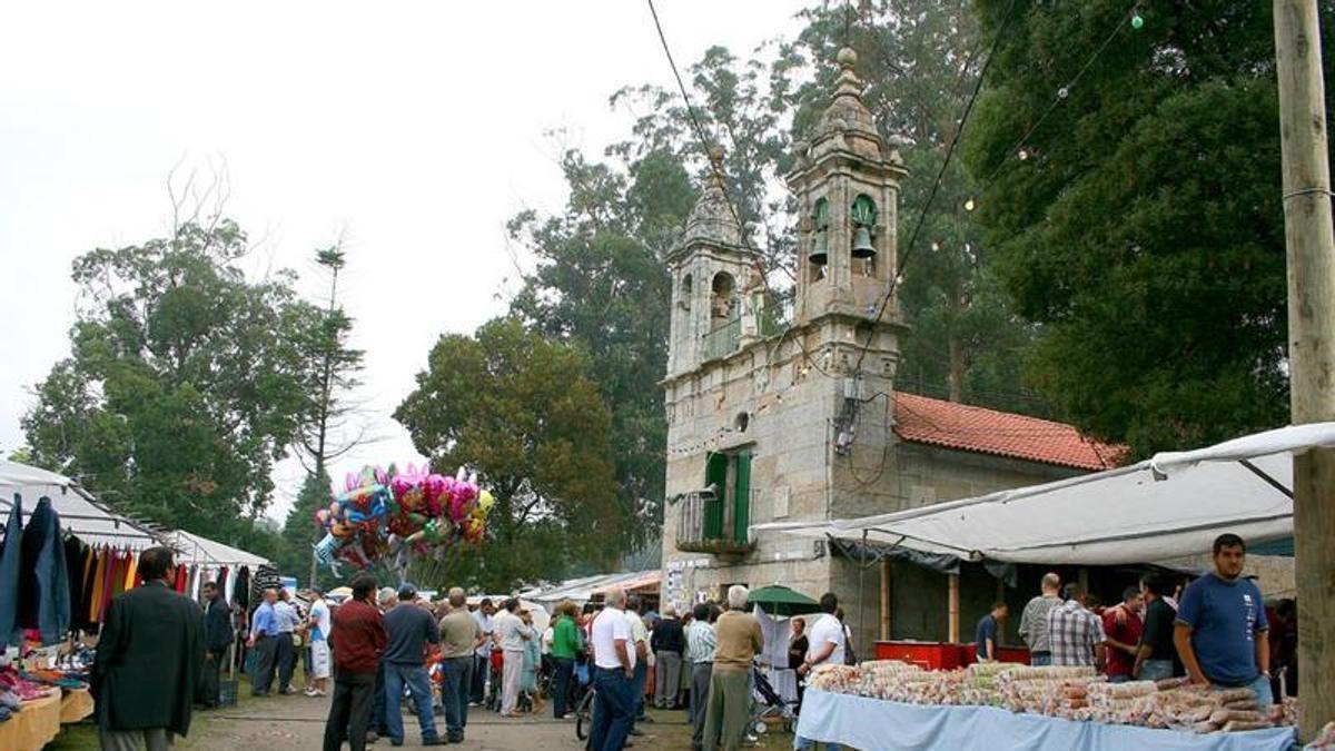 Carballeira da capela de San Ramón de Bealo.