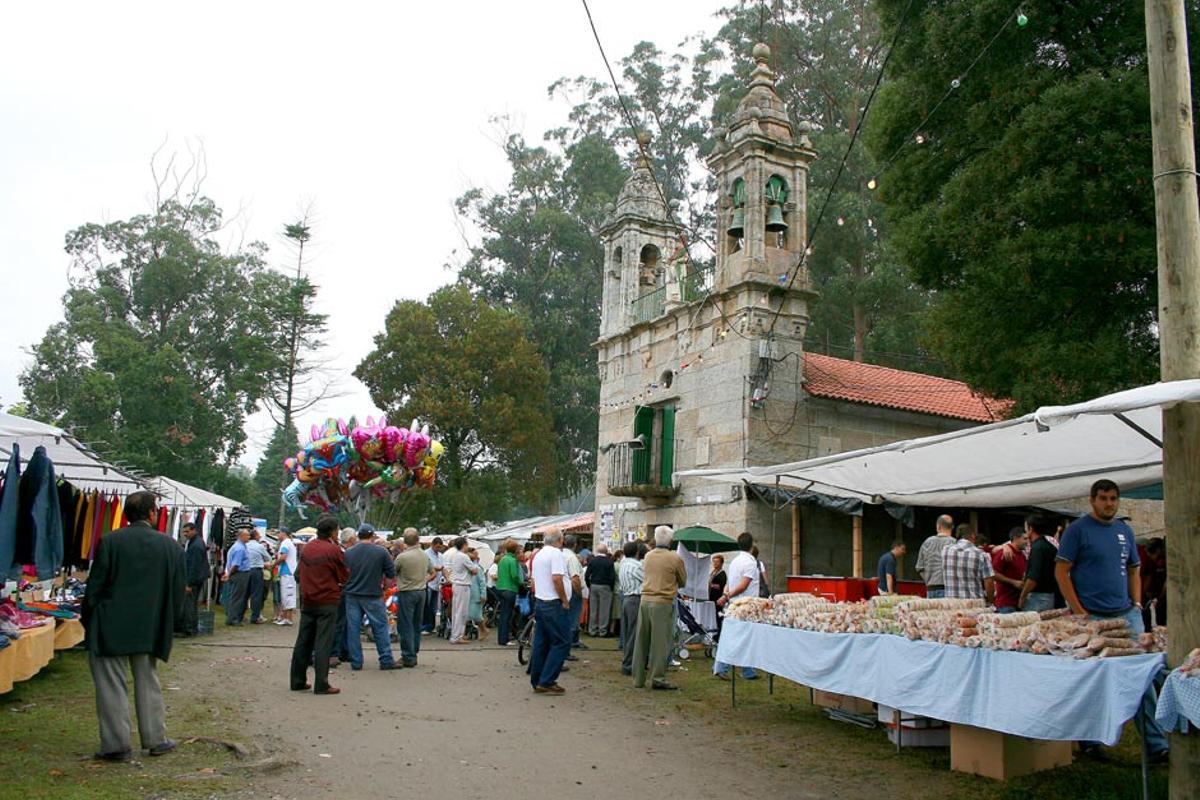 Carballeira da capela de San Ramón de Bealo.