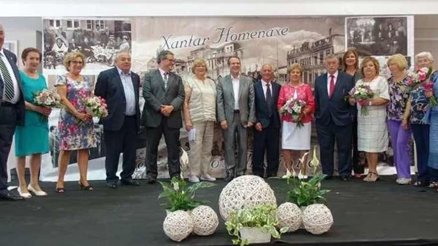 Caballero participa en el homenaje de Bouzas a sus mayores en Zona Franca