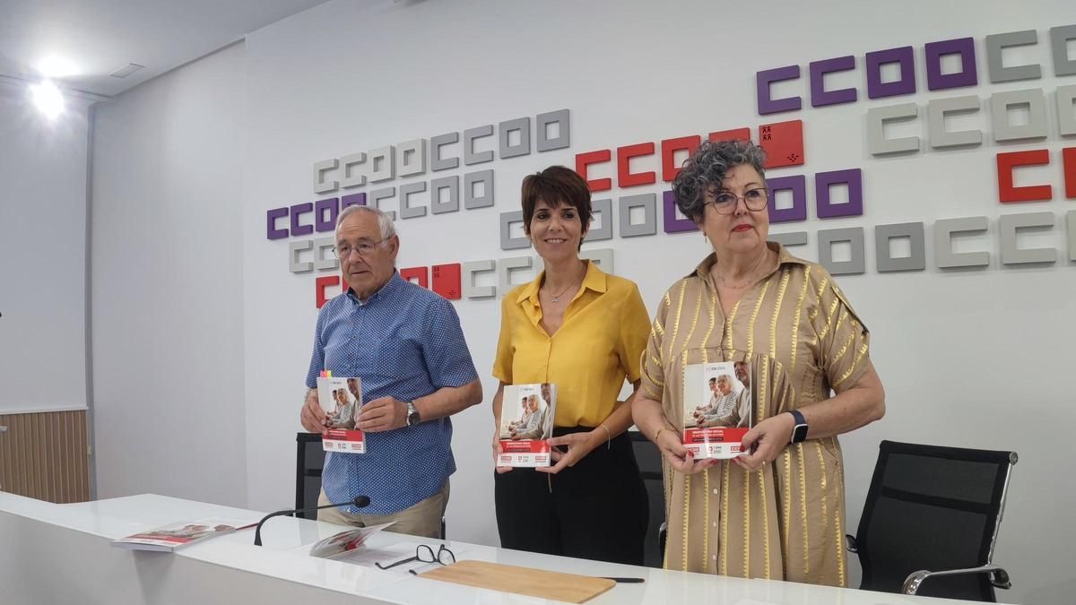 Juan Sepúlveda, Teresa Fuentes y Gertrudis Peñalver, este miércoles en Murcia durante la presentación del Observatorio social de las personas mayores.