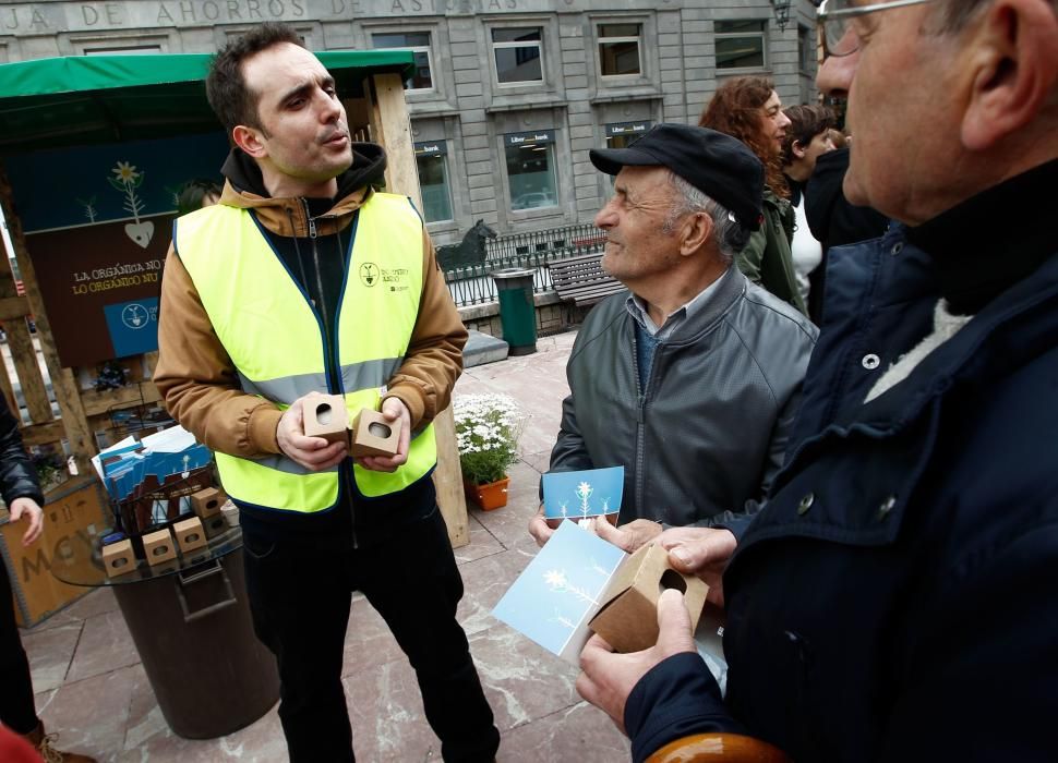 Los concejales de Infraestructuras y Medio Ambiente visitan el stand informativo de Reciclaje de la Basura