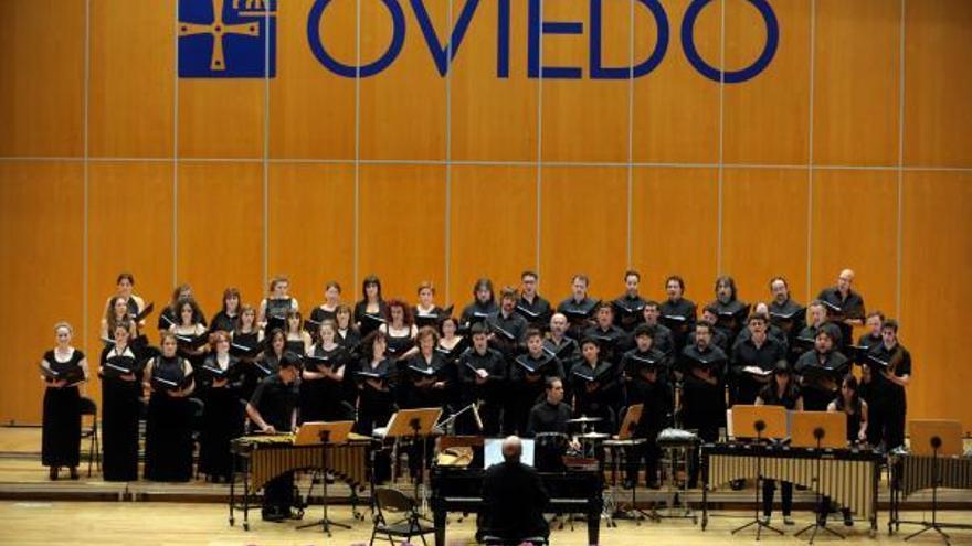 El Coro de la Ópera de Oviedo en una actuación en Oviedo