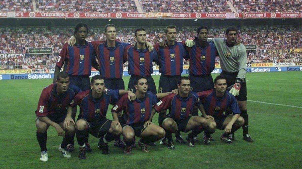 El equipo del FC Barcelona que jugó en el Pizjuán en agosto de 2001 y se impuso al Sevilla (1-2) en la primera jornada de la Liga 2001-2002