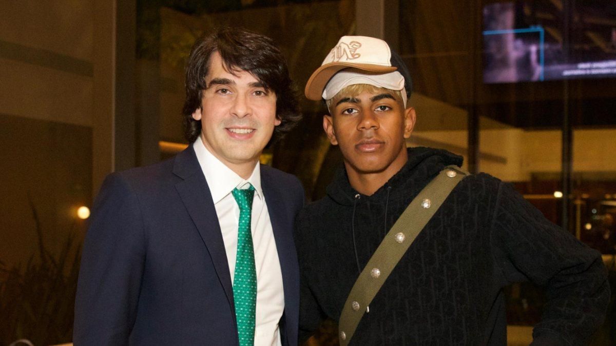 Lamine Yamal con el empresario brasiileño Diego Fernandes en Sao Paulo