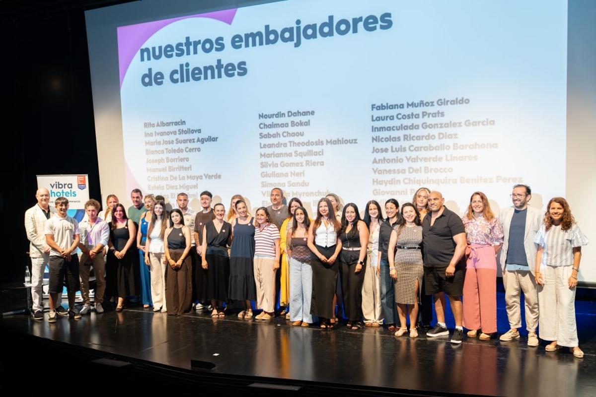 El equipo de embajadores de clientes de Vibra Hotels.