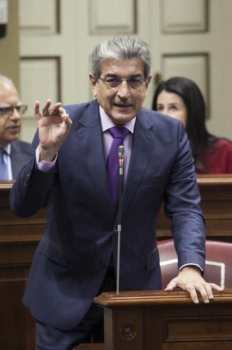 Pleno en el Parlamento de Canarias