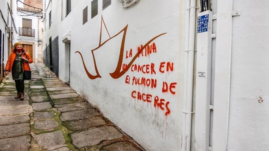 El ayuntamiento será «inflexible» con las pintadas en la calle