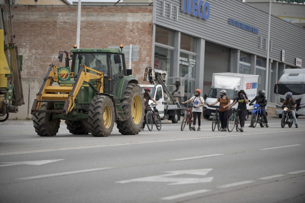 Una vintena de tractors encapçala la marxa lenta contra els macroprojectes de renovables