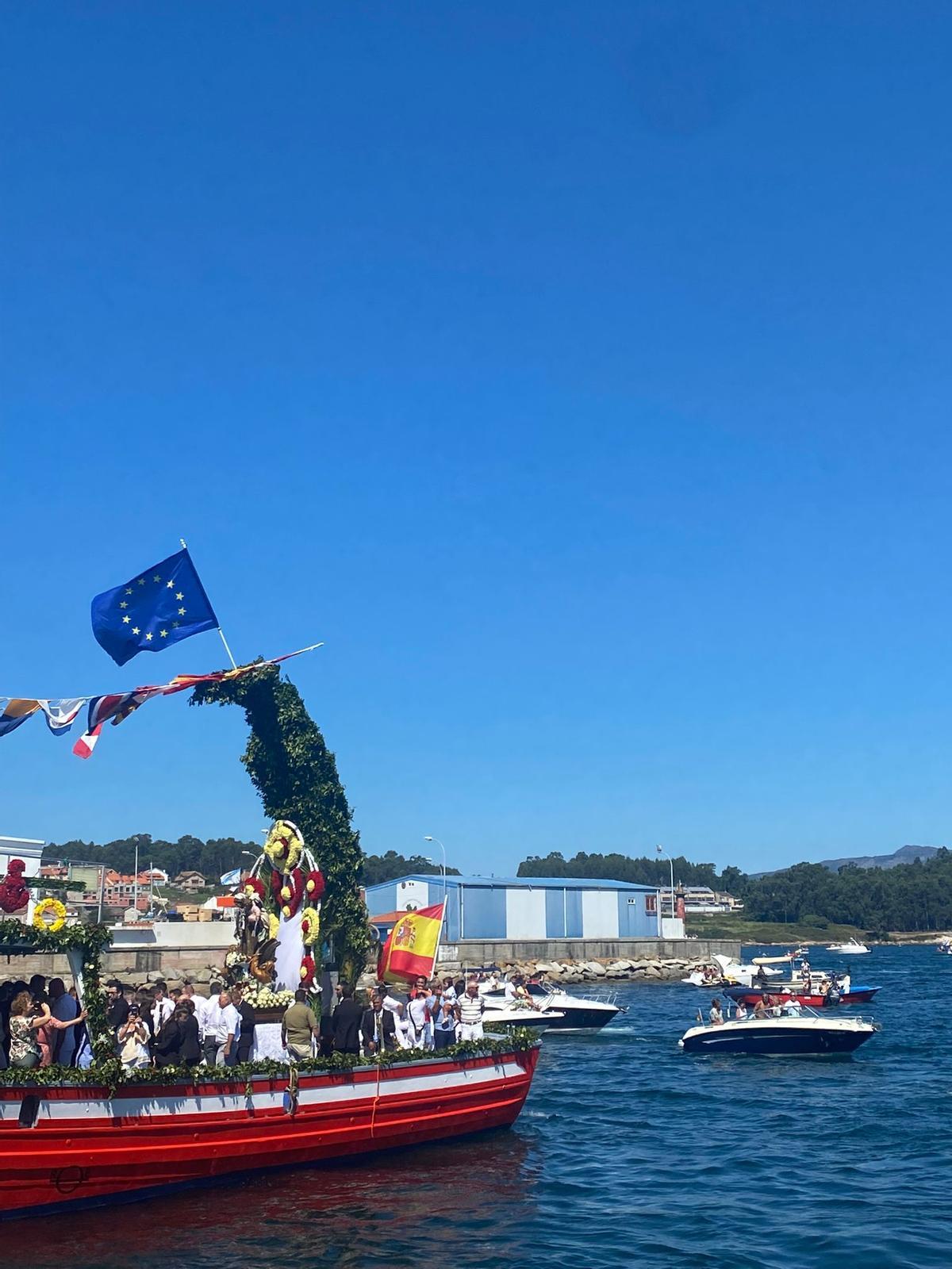 A Illa vive uno de sus días más grandes en las Festas do Carmen