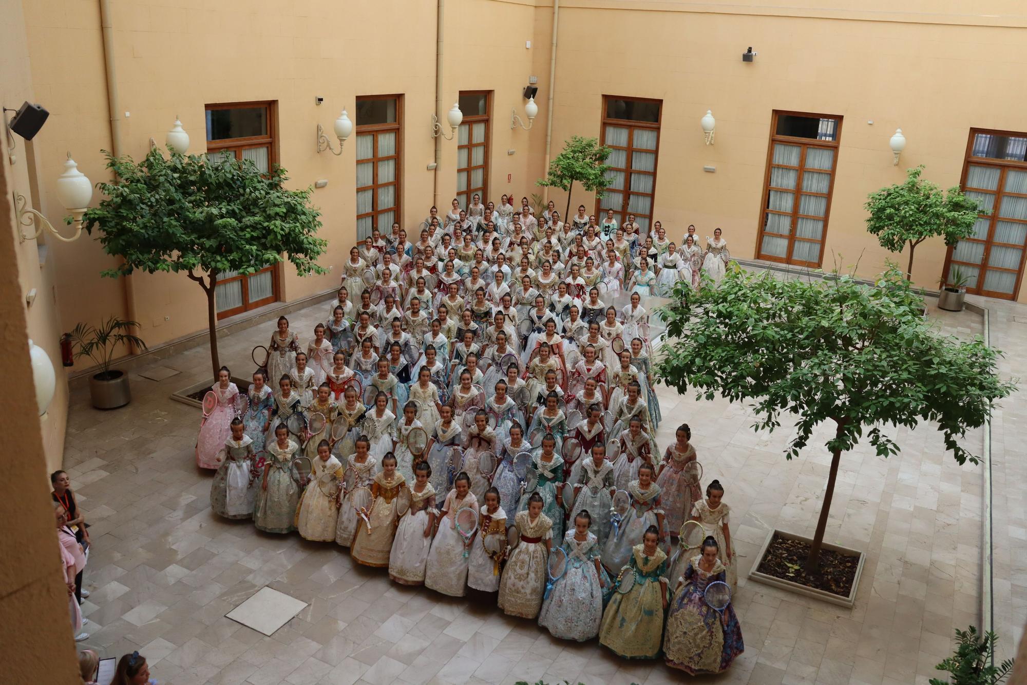 Las candidatas a Fallera Mayor e Infantil de València 2024 cierran la Fira en la Batalla de Flores