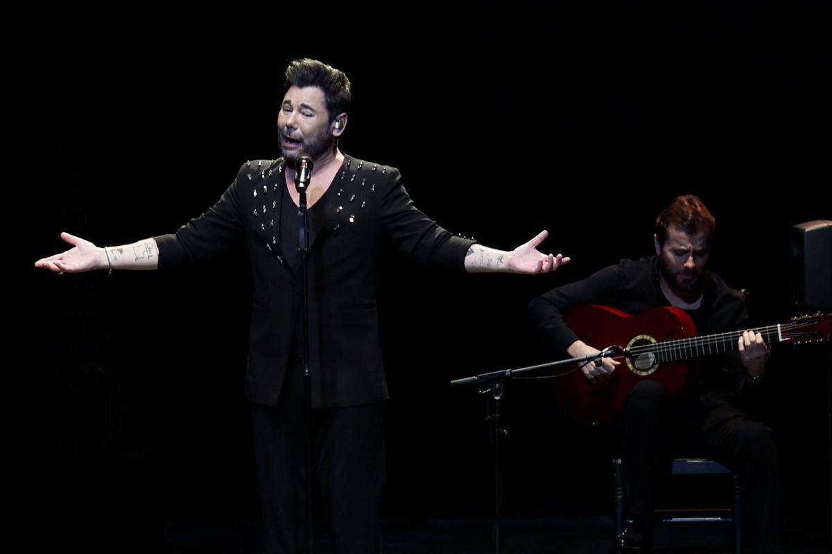 El concierto de Miguel Poveda en Gijón, en imágenes