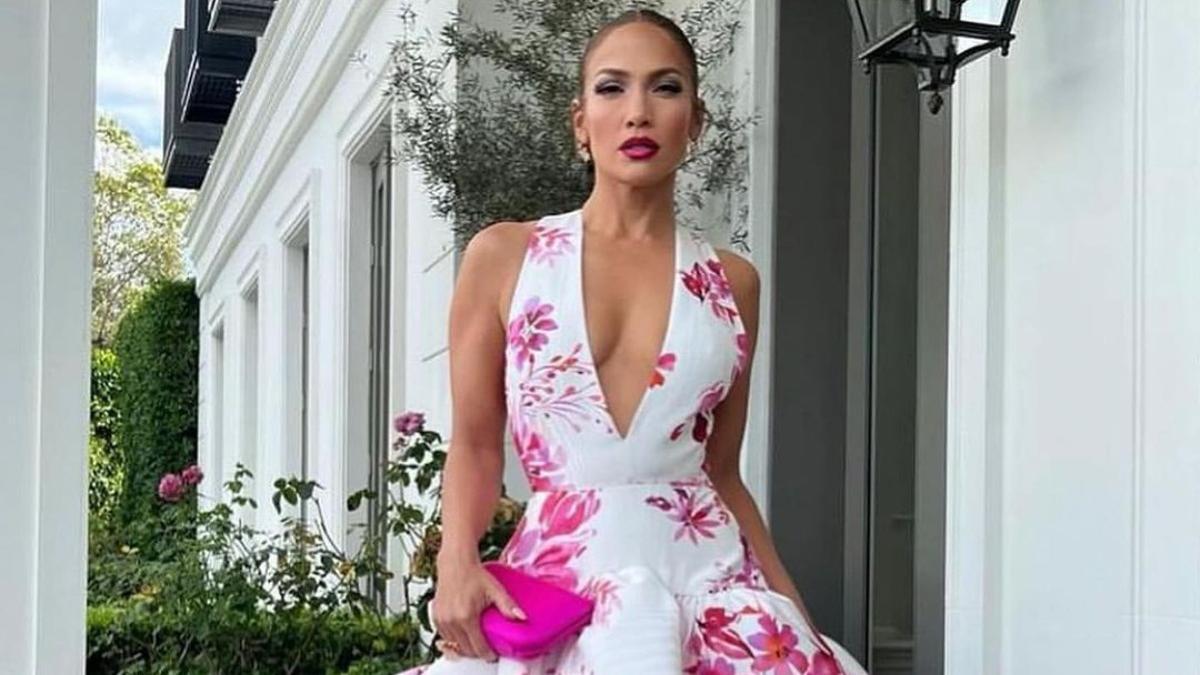 El vestido de flores más bonito que le has visto jamás a Jennifer Lopez
