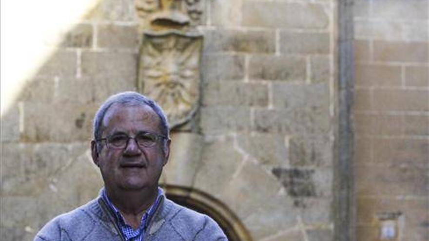 Paulino Hernández, párroco de San Mateo (Cáceres): &quot;Las Candelas es una fiesta familiar, algo muy del barrio&quot;