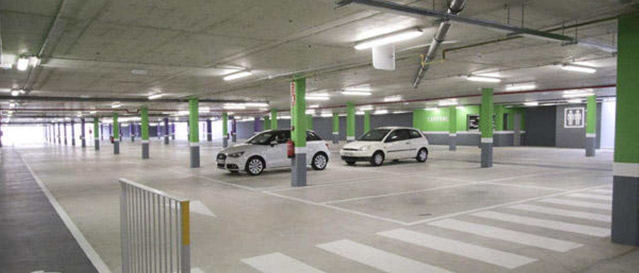 Sanidad abre la zona subterránea del parking del hospital para evitar el colapso