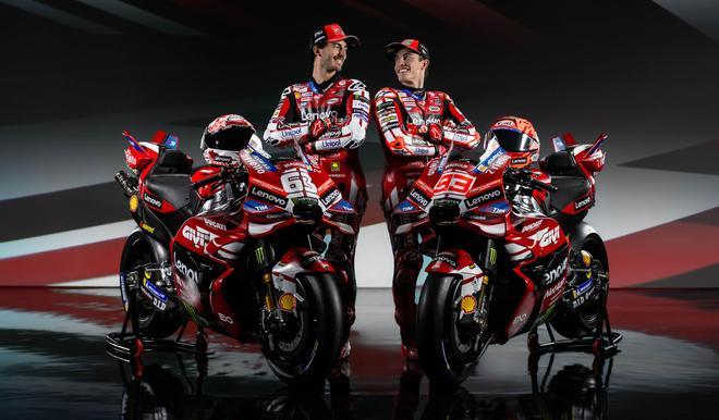 Francesco Pecco Bagnaia y Marc Márquez, ayer, en la presentación del equipo Lenovo Ducati.