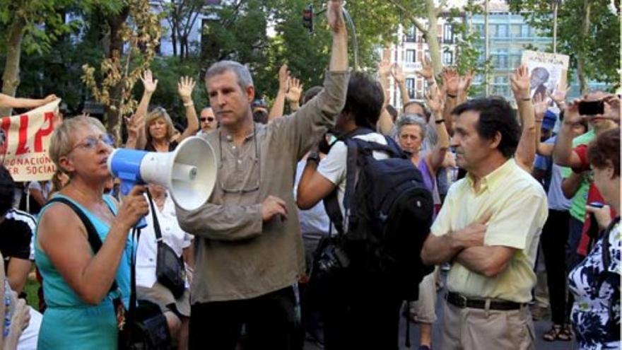 El gobierno negocia una ayuda para los afectados por las preferentes