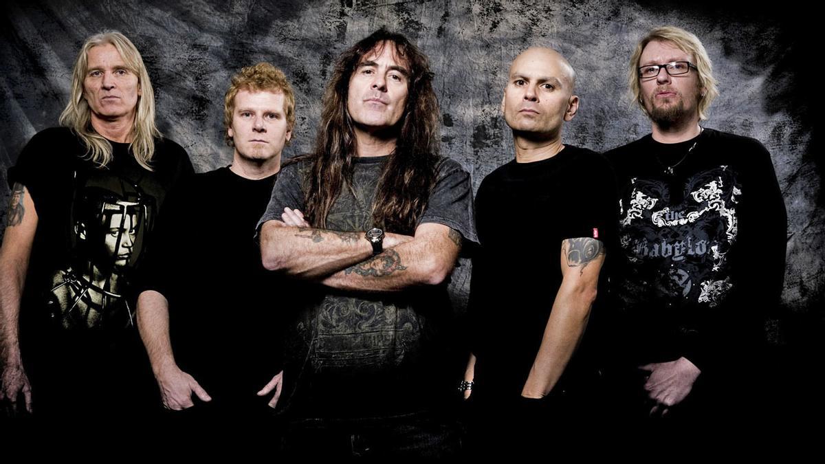 British Lion, la banda de Steve Harris (en el centro).