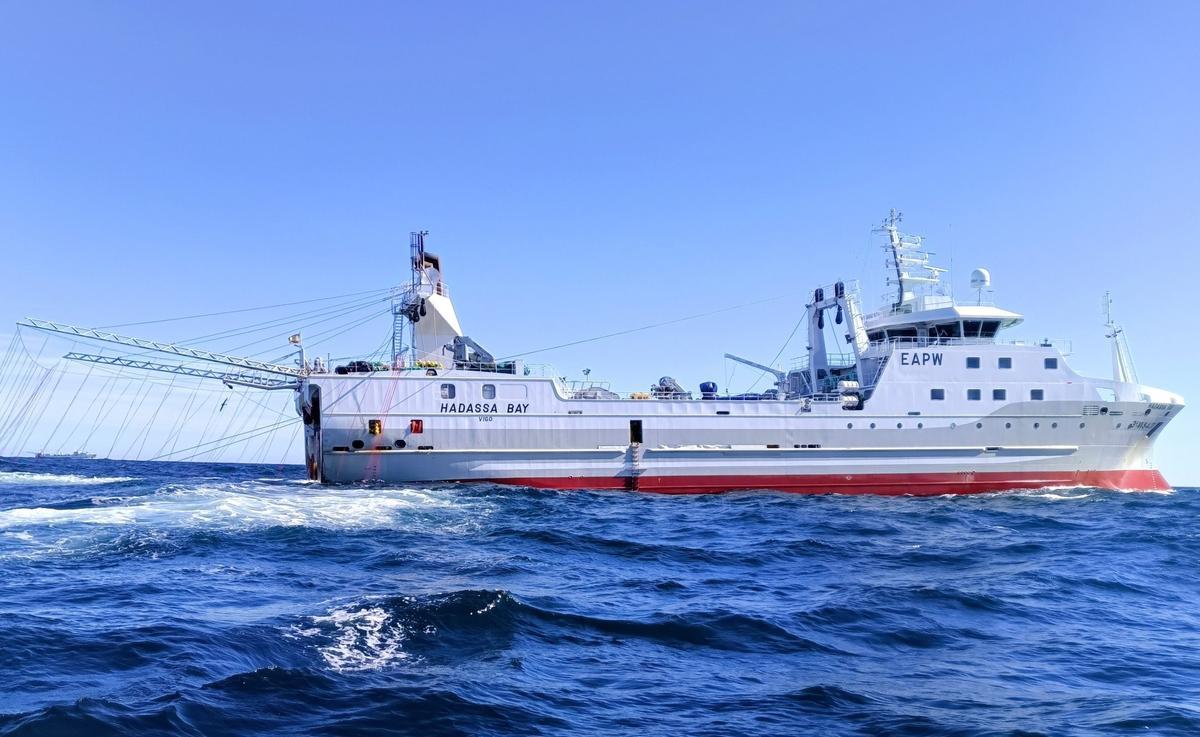 El arrastrero «Hadassa Bay» trabajando en el caladero de Malvinas