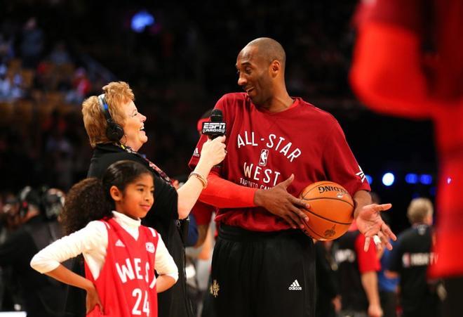 Kobe Bryant junto a su hija Gianna durante el NBA All-Star Game 2016 en el Air Canada Centre  el 14 de febrero de 2016 en Toronto.