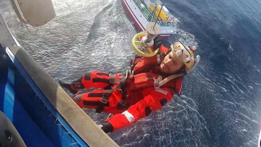 El espectacular rescate de Salvamento Marítimo desde los ojos de uno de sus tripulantes