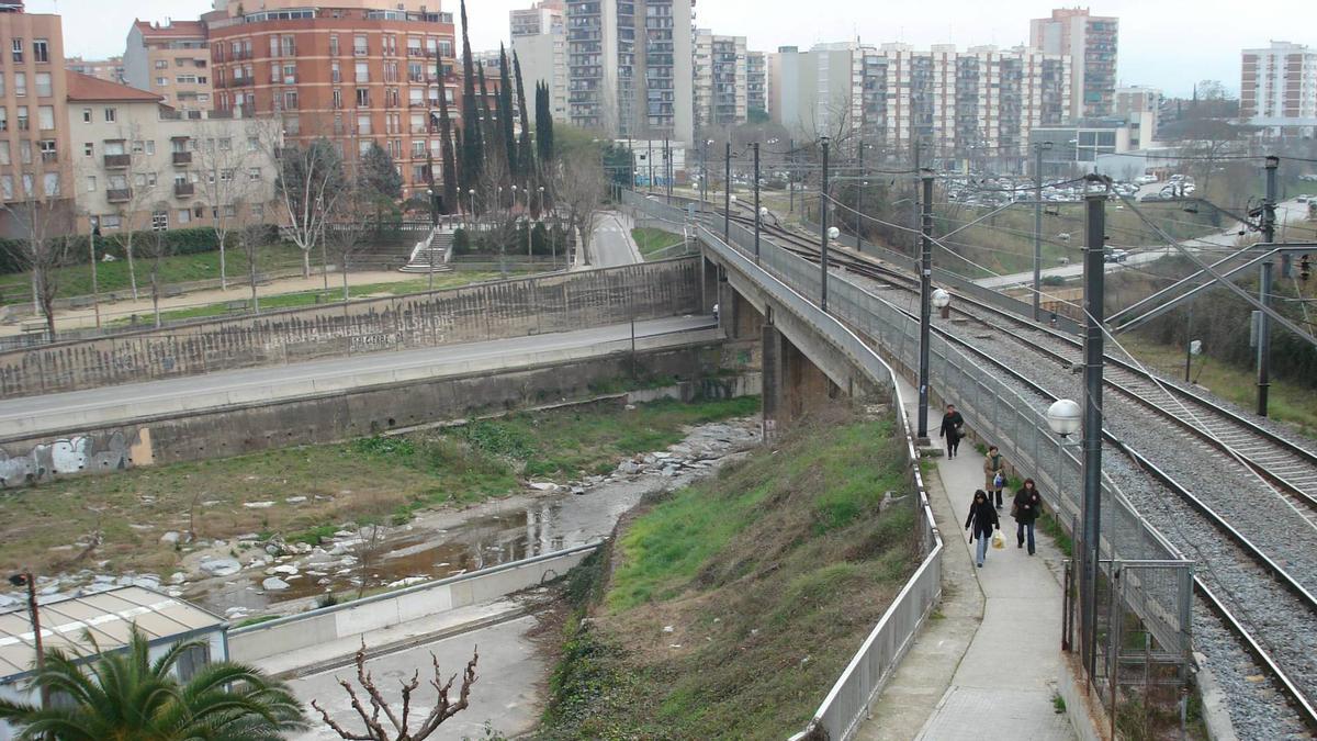 Puente sobre la riera de Rubí, en la línea Barcelona- Vallès