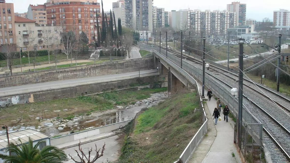 Empiezan los trabajos para reparar el puente de Rubí que se descalzó con las trombas de agua de marzo