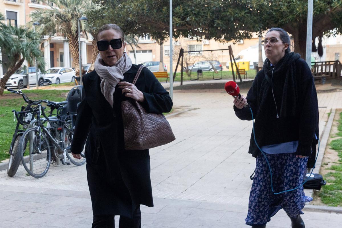 La jefa de prensa de Carlos Mazón, Maite Gómez, declara en el juzgado de Catarroja