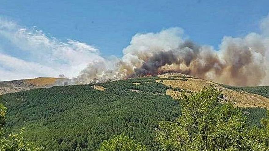 L&#039;incendi d&#039;Àvila ja ha cremat 300 hectàrees