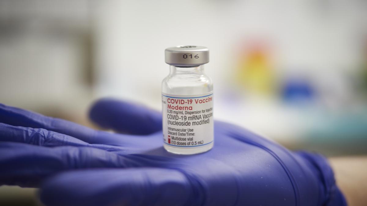 Esto es lo que pasa si te vacunas sin saber que eres positivo por coronavirus
