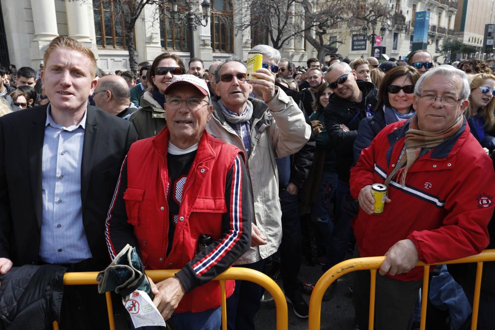 Búscate en la mascletà del 8 de marzo