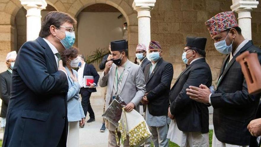 Recepción en Mérida a la delegación nepalí.