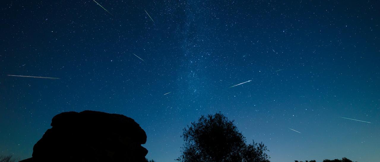 Lluvia de perseidas, en una imagen de archivo