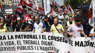 Cerca de 2.500 personas se manifiestan en la huelga general  por el centro de València