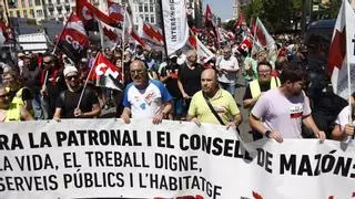 Cerca de 2.500 personas se manifiestan en la huelga general por el centro de València