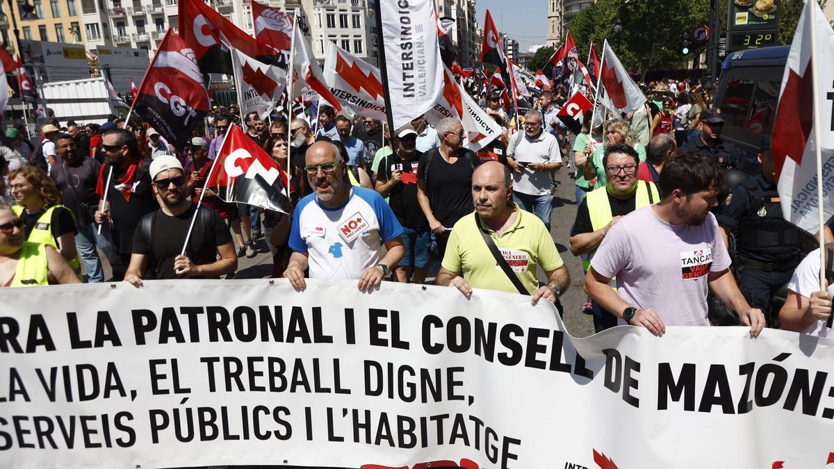 Milers de persones es congreguen a l'Estació del Nord per a donar inici a la manifestació del 29M