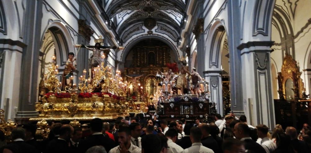 Fusionadas en el interior de la iglesia de San Juan.