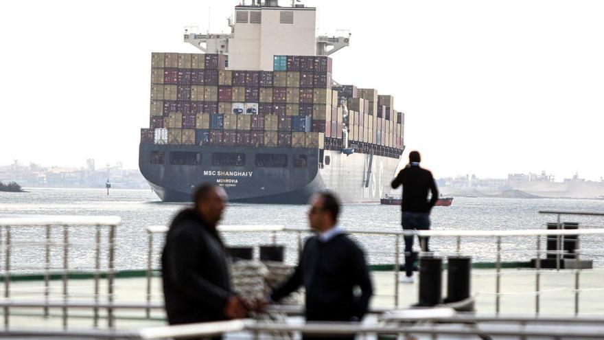 La industria penaliza ya la crisis en el mar Rojo con atrasos y escasez de suministros