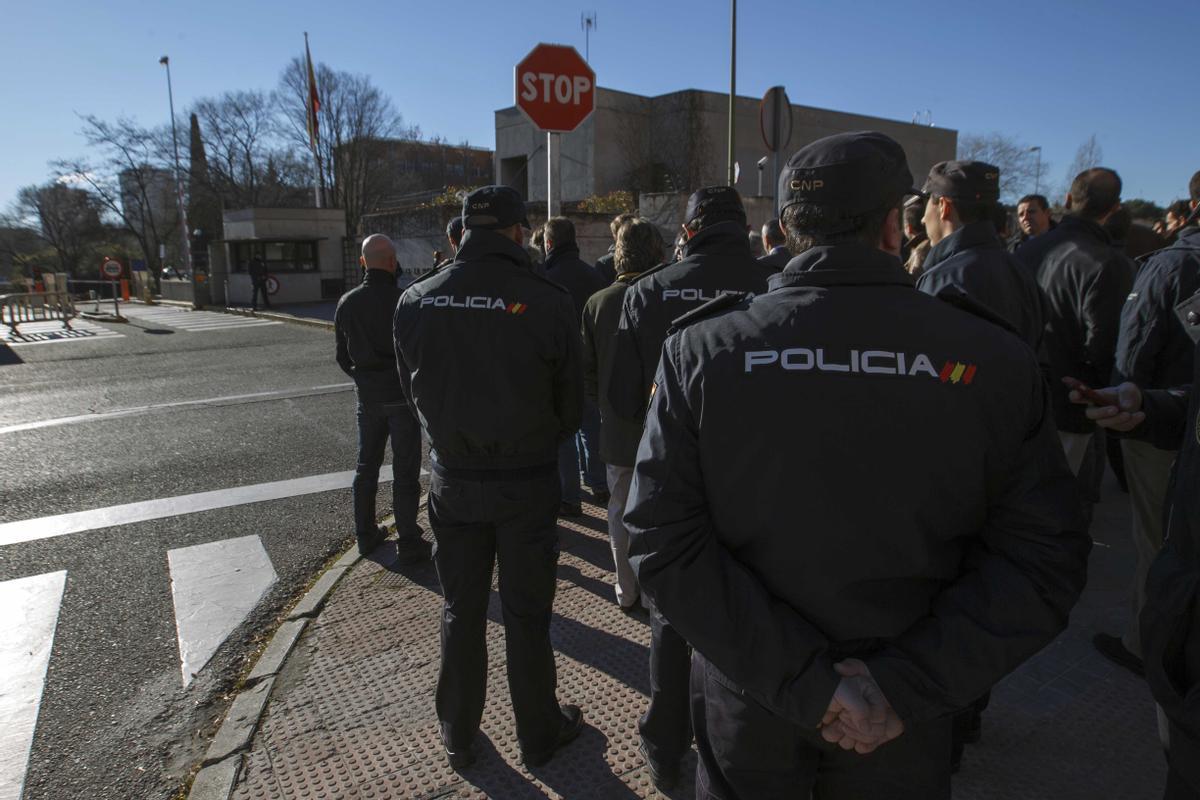 La policia obre una investigació reservada després de colar-se un nen a la base de Canillas