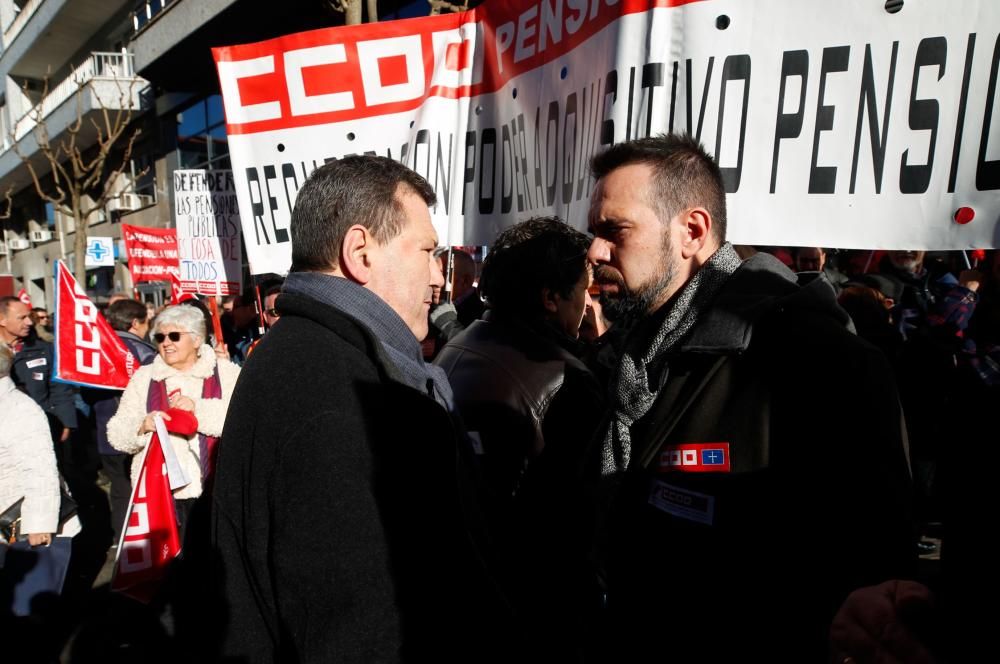 Cientos de personas  reclaman en Asturias una subida de las pensiones