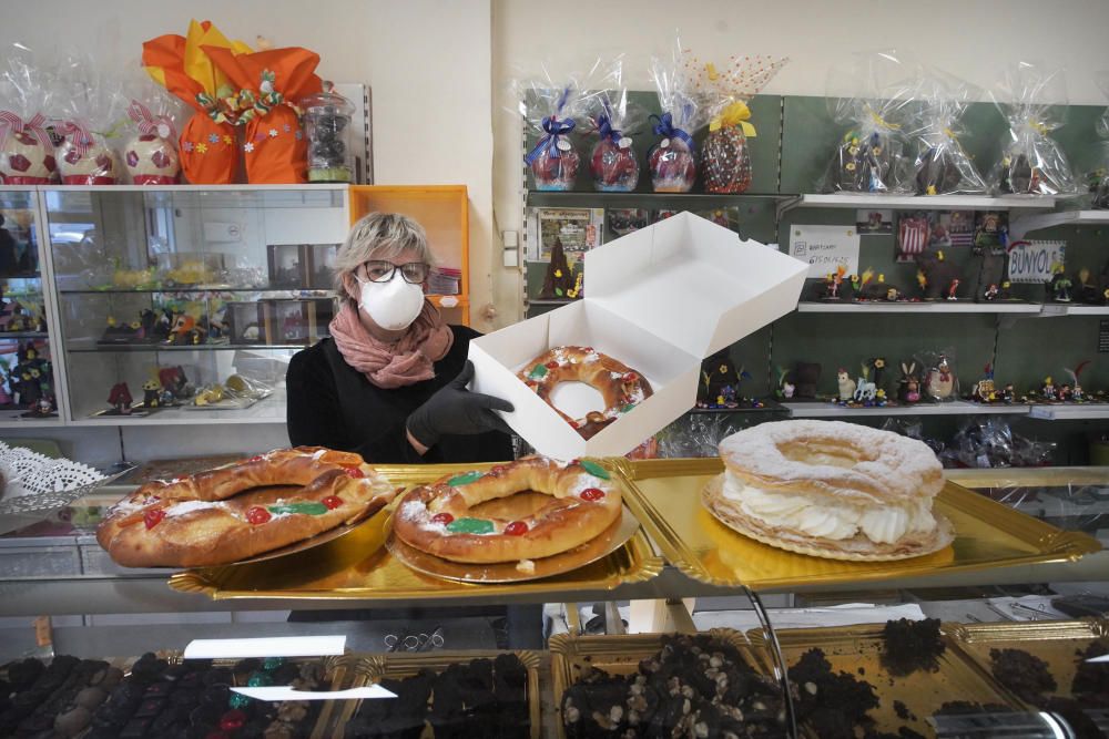 La venda de tortells de rams a Girona