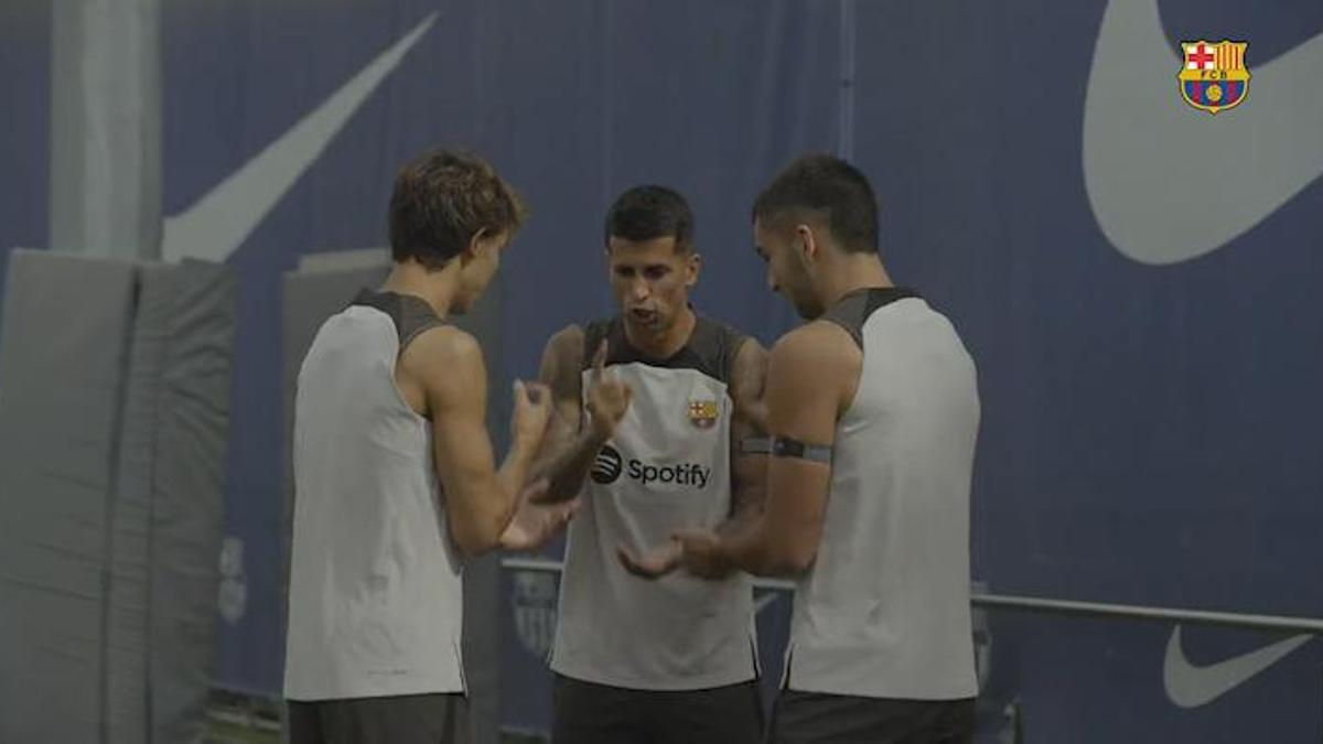 El buen rollo de los 'Joaos' en su primer entrenamiento