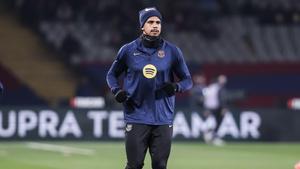 Araujo, en un calentamiento previo a un partido del Barça.