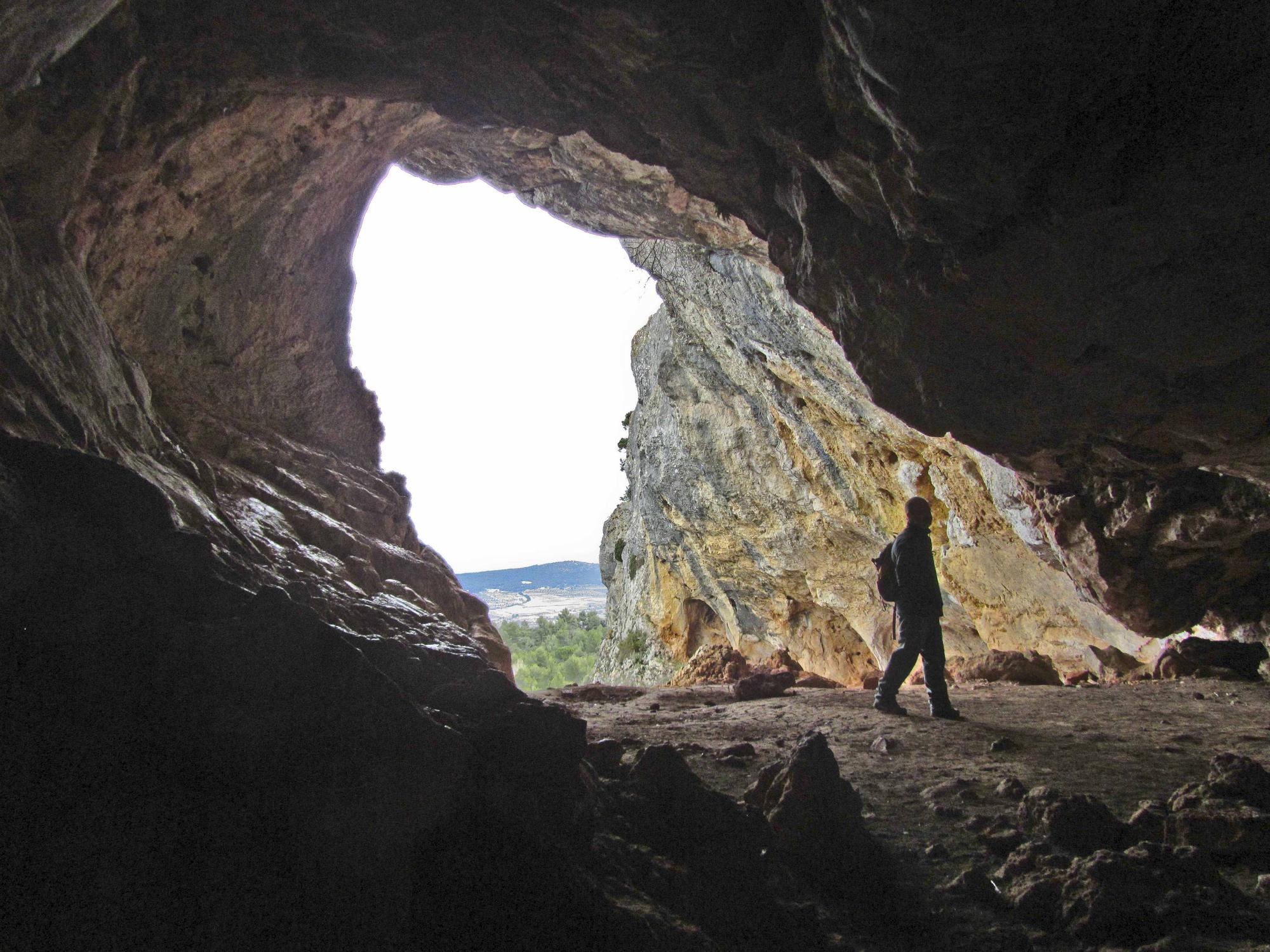 Cueva de Bolumini, Alfafara 02.JPG