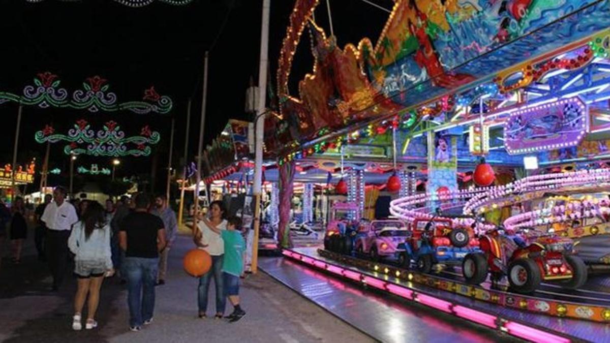 Imagen de archivo de las atracciones en la Feria de San Miguel de Vélez-Málaga.