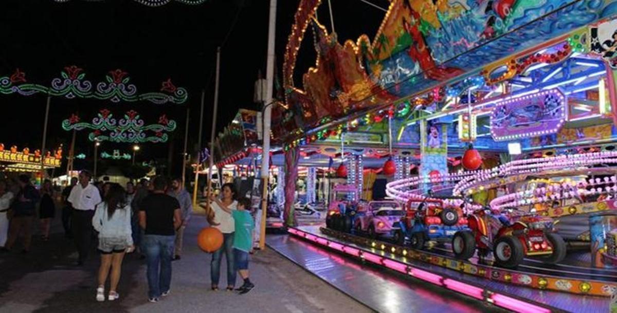 Imagen de archivo de las atracciones en la Feria de San Miguel de Vélez-Málaga.