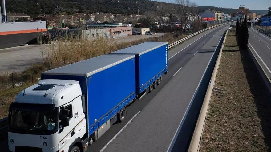 Huelga en Aragón: el transporte de viajeros y el autobús urbano mantienen los paros