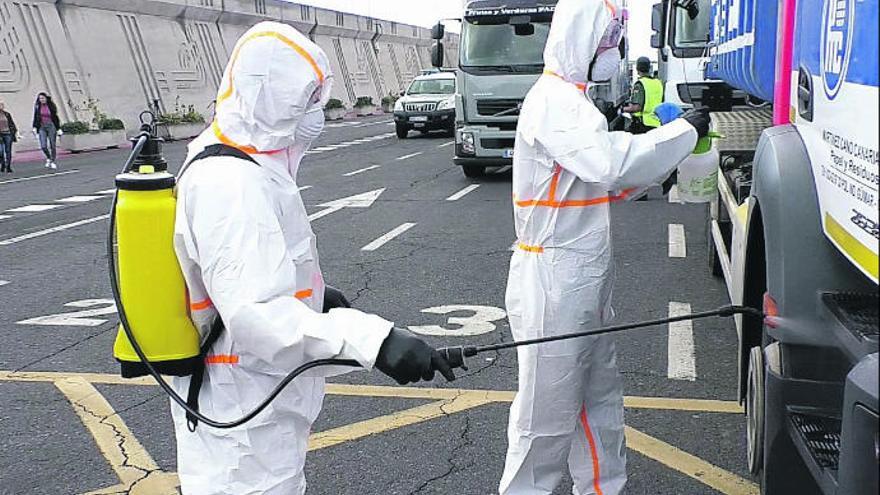 Equipo de desinfección de vehículos instalado en el Puerto de San Sebastián de La Gomera.