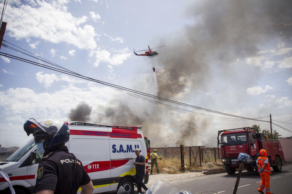 Incendio junto al cementerio de Castelló