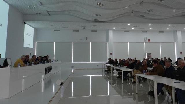 Unos 1.100 agricultores integrados bajo el paraguas de Dcoop acaban de celebrar en Antequera la constitución de la nueva comunidad de regantes.